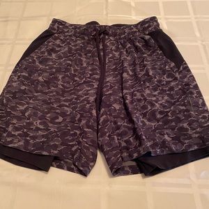 Lululemon Pacebreaker black camp short with liner